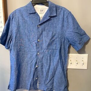 GAP Men’s 2-in-1 Button-Up Shirt – Size Small